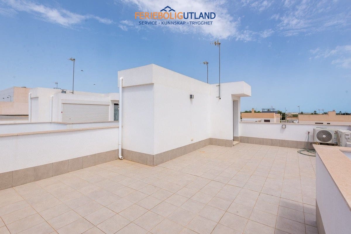 3 quarto Moradia para venda em San Pedro del Pinatar com piscina - 400 000 € (Ref: 10079010)