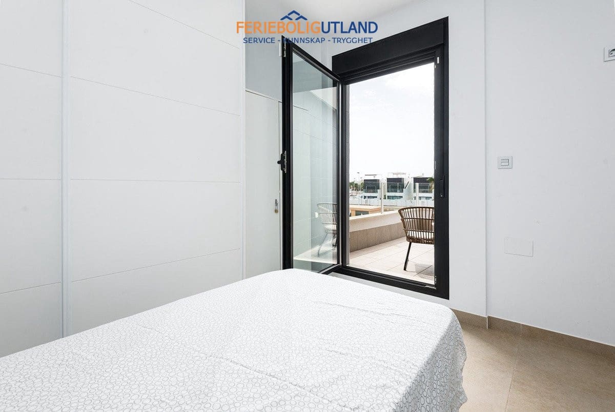 3 quarto Moradia para venda em San Pedro del Pinatar com piscina - 400 000 € (Ref: 10079010)