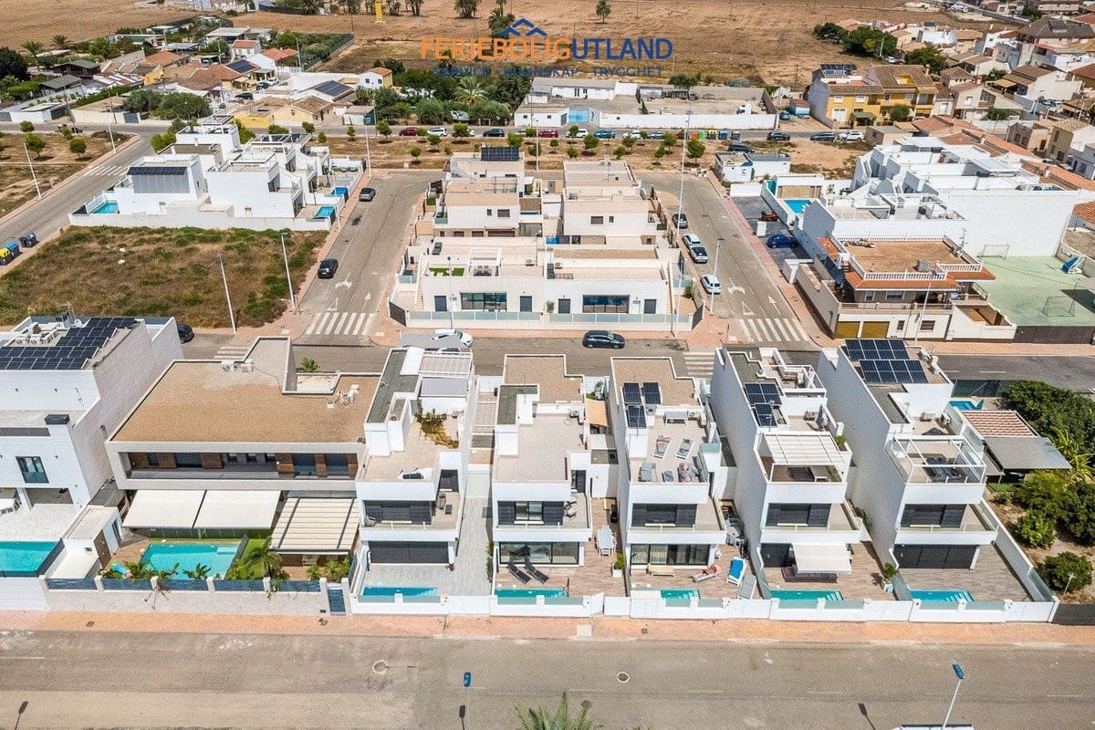 3 quarto Moradia para venda em San Pedro del Pinatar com piscina - 400 000 € (Ref: 10079010)