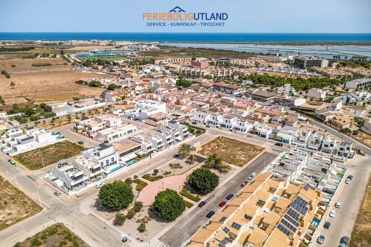 3 quarto Moradia para venda em San Pedro del Pinatar com piscina - 400 000 € (Ref: 10079010)