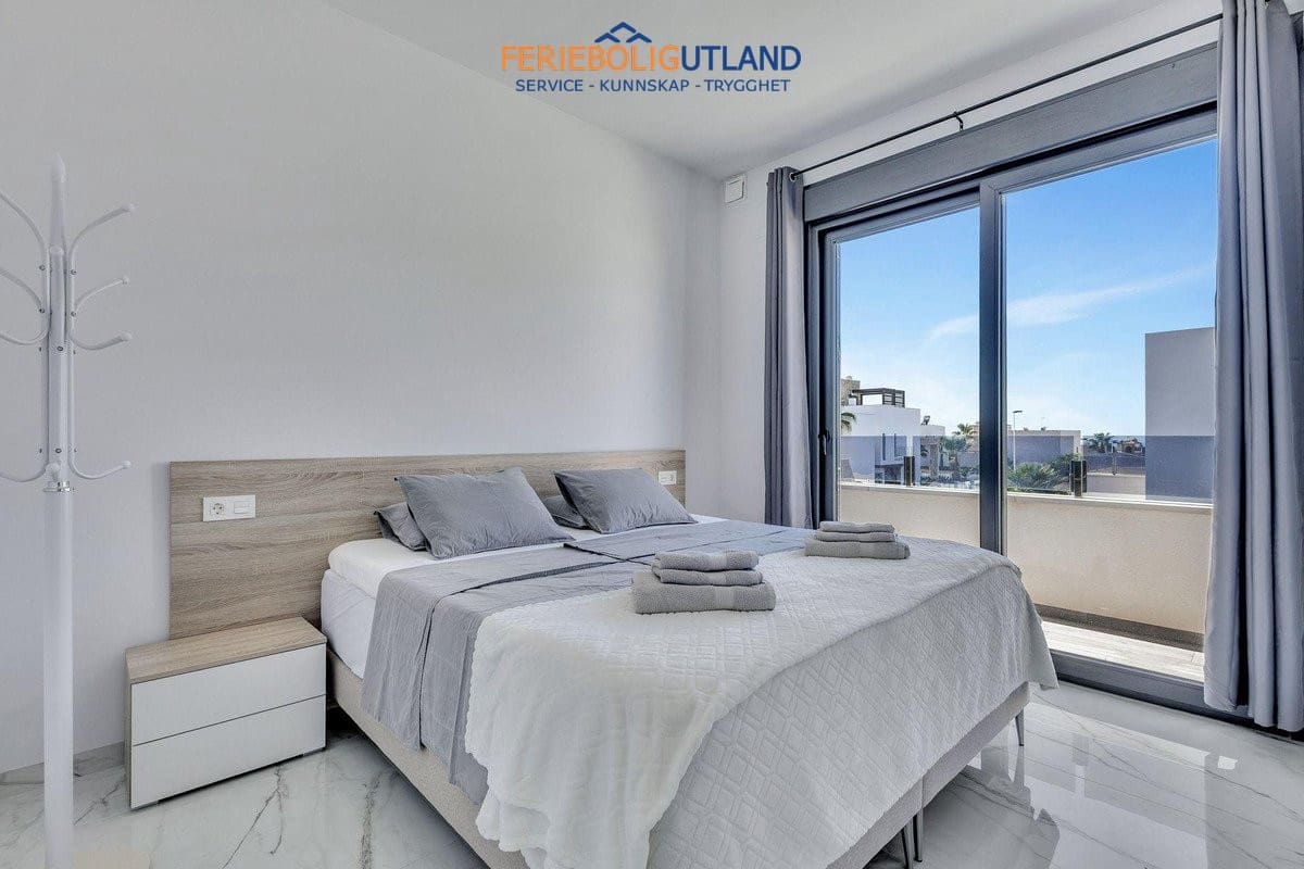 3 Zimmer Villa zu verkaufen in Torrevieja mit Pool - 749.900 € (Ref: 10079011)
