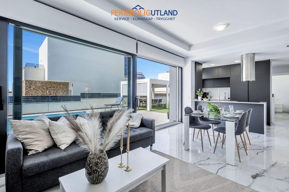 3 Zimmer Villa zu verkaufen in Torrevieja mit Pool - 749.900 € (Ref: 10079011)