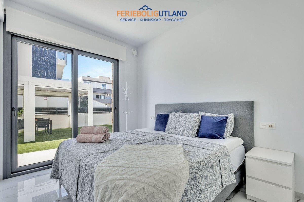 3 Zimmer Villa zu verkaufen in Torrevieja mit Pool - 749.900 € (Ref: 10079011)