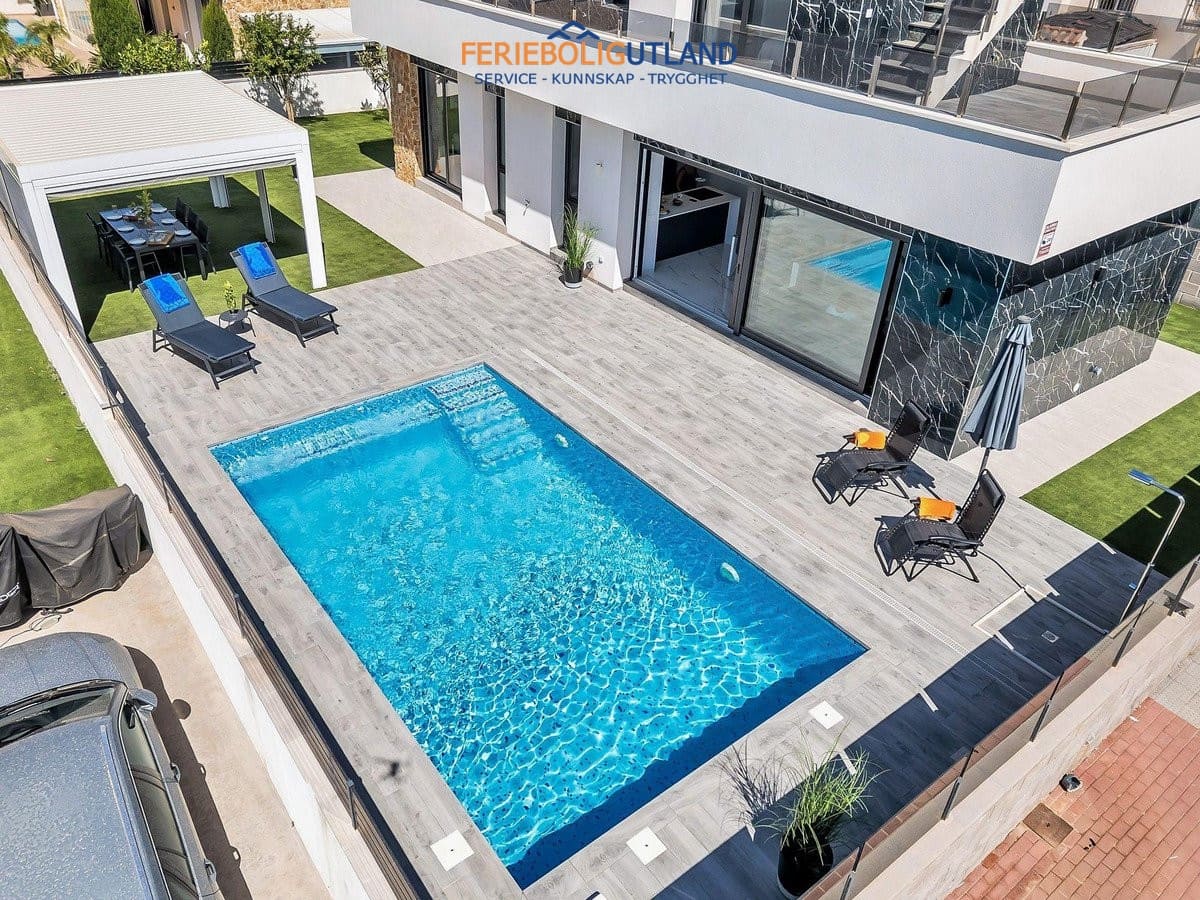 3 Zimmer Villa zu verkaufen in Torrevieja mit Pool - 749.900 € (Ref: 10079011)