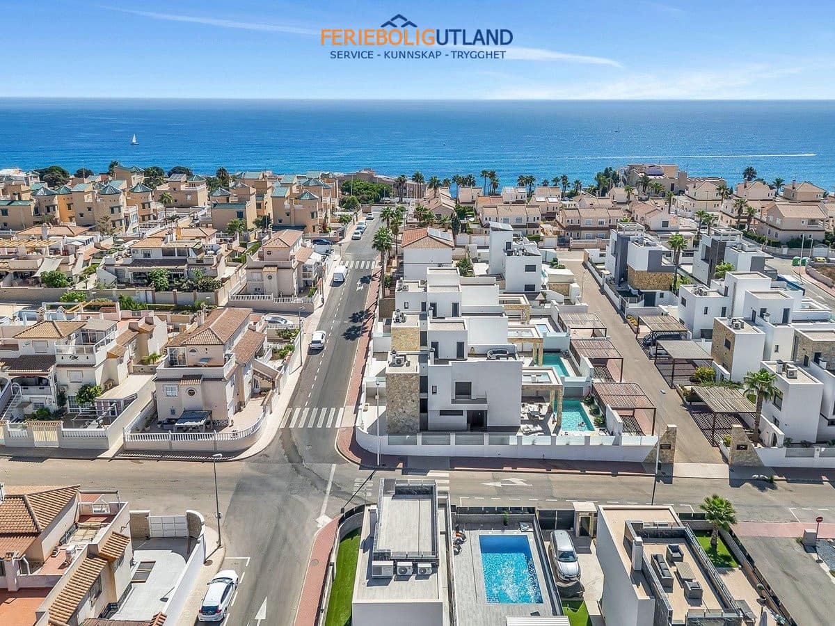 3 Zimmer Villa zu verkaufen in Torrevieja mit Pool - 749.900 € (Ref: 10079011)