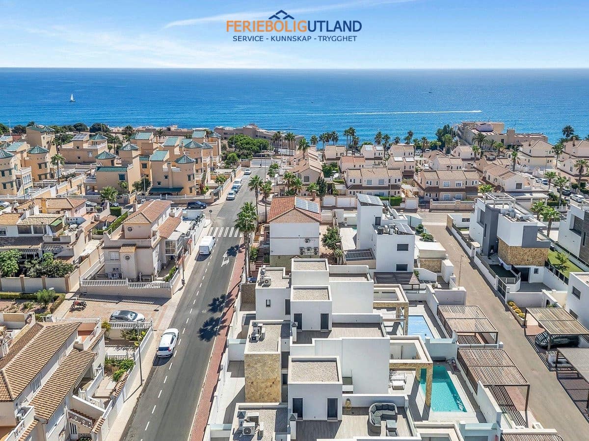 3 Zimmer Villa zu verkaufen in Torrevieja mit Pool - 749.900 € (Ref: 10079011)