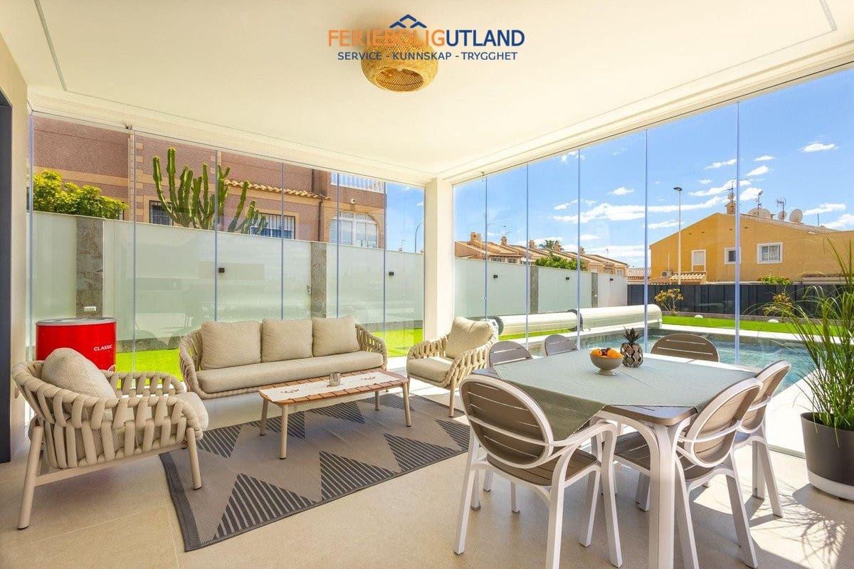 4 chambre Villa/Maison à vendre à Torrevieja avec piscine garage - 1 675 000 € (Ref: 10079012)