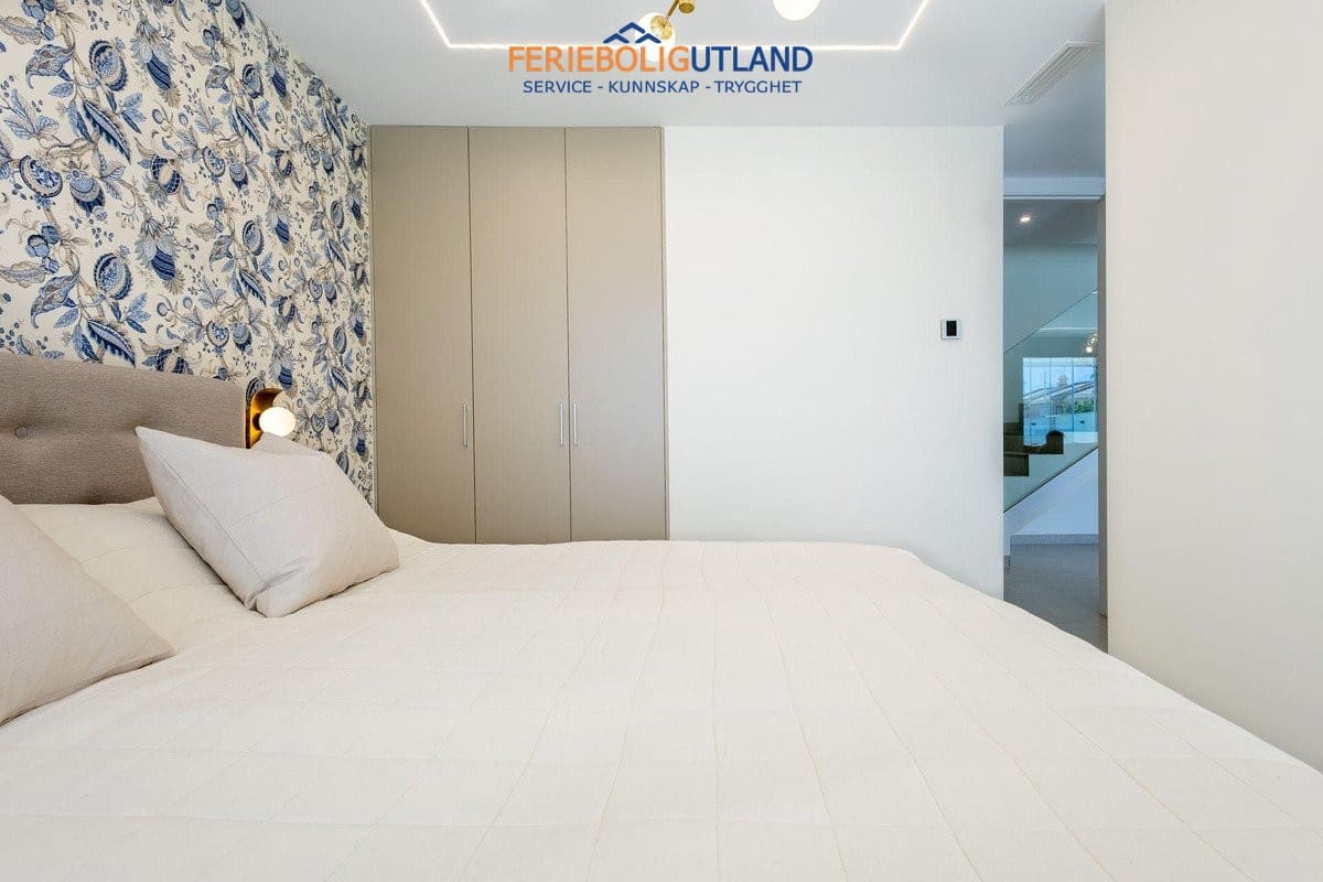 4 chambre Villa/Maison à vendre à Torrevieja avec piscine garage - 1 675 000 € (Ref: 10079012)