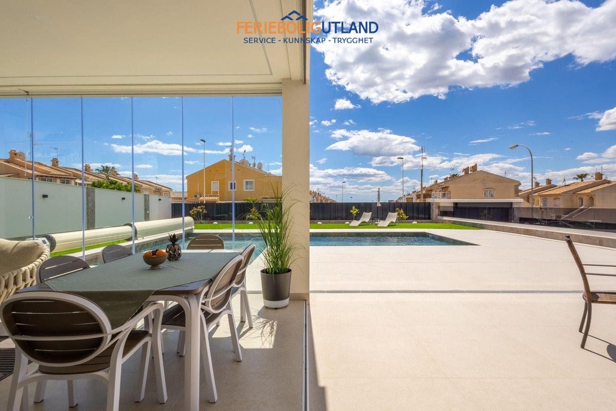 4 chambre Villa/Maison à vendre à Torrevieja avec piscine garage - 1 675 000 € (Ref: 10079012)