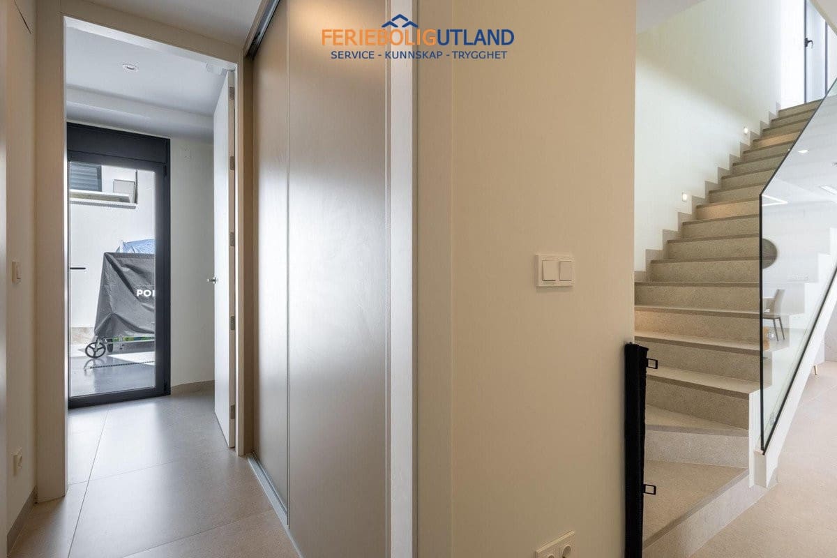 4 chambre Villa/Maison à vendre à Torrevieja avec piscine garage - 1 675 000 € (Ref: 10079012)