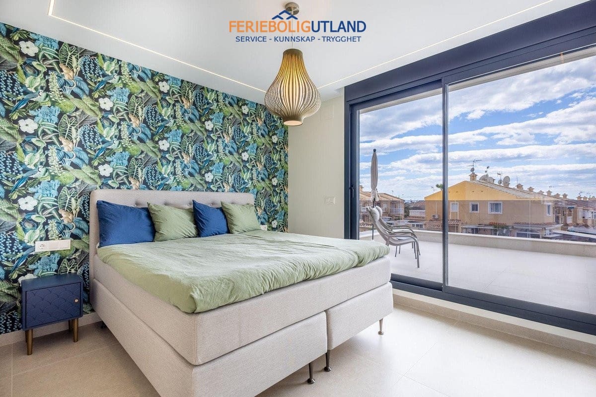 4 chambre Villa/Maison à vendre à Torrevieja avec piscine garage - 1 675 000 € (Ref: 10079012)