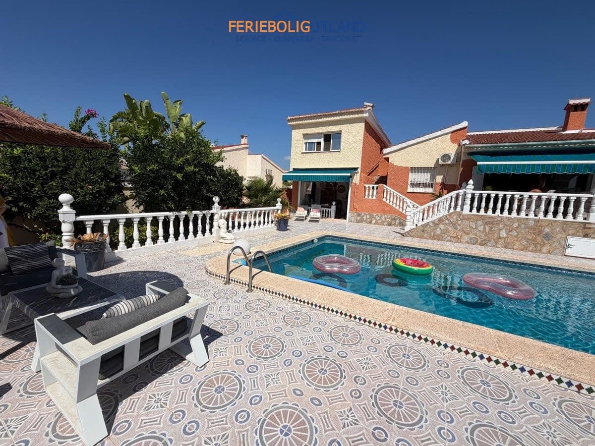 Chalet de 4 habitaciones en Ciudad Quesada en venta con piscina garaje - 335.000 € (Ref: 10081570)