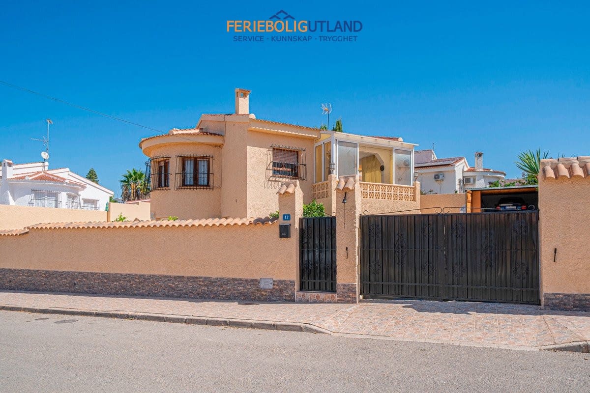 Chalet de 5 habitaciones en Ciudad Quesada en venta con garaje - 359.000 € (Ref: 10081571)