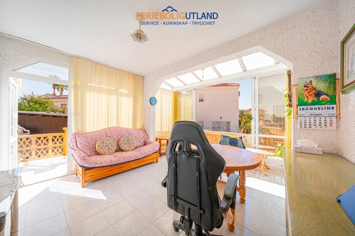 Chalet de 5 habitaciones en Ciudad Quesada en venta con garaje - 359.000 € (Ref: 10081571)