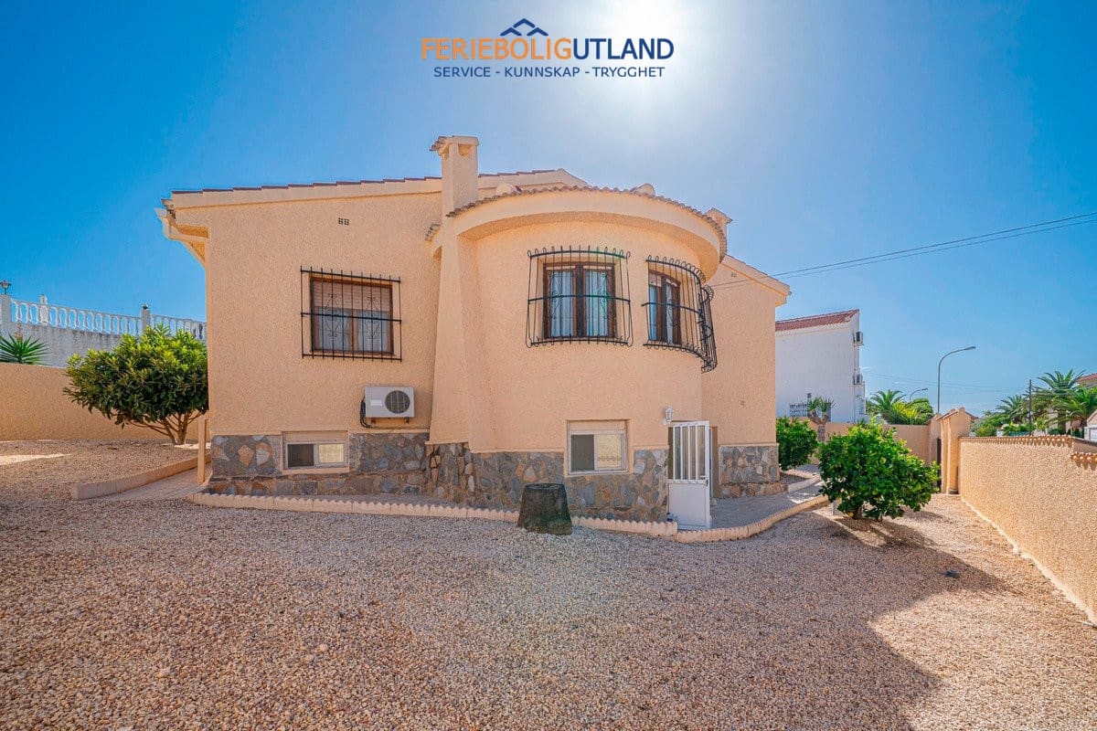 Chalet de 5 habitaciones en Ciudad Quesada en venta con garaje - 359.000 € (Ref: 10081571)