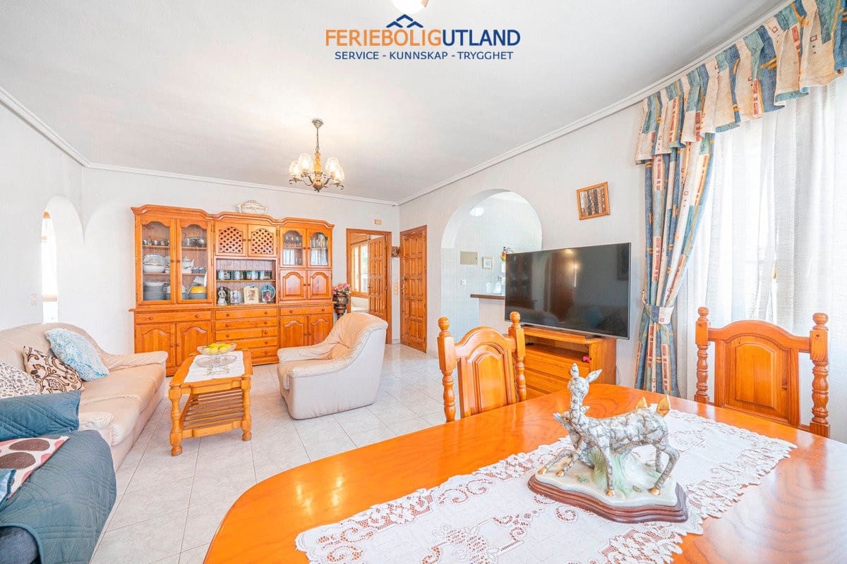 Chalet de 5 habitaciones en Ciudad Quesada en venta con garaje - 359.000 € (Ref: 10081571)