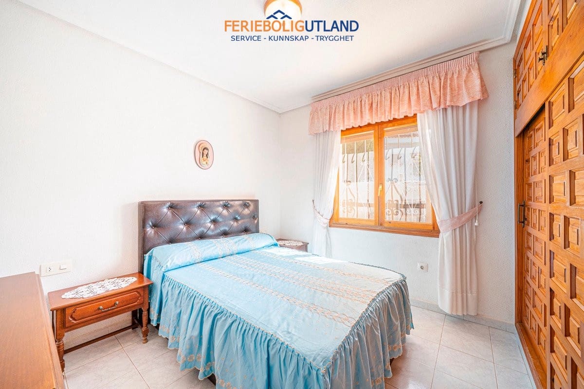 Chalet de 5 habitaciones en Ciudad Quesada en venta con garaje - 359.000 € (Ref: 10081571)