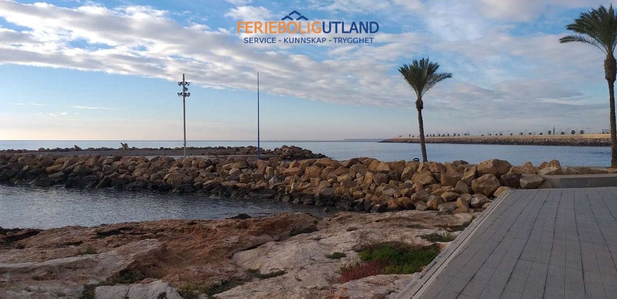 2 makuuhuone Kattohuoneisto myytävänä paikassa Torrevieja - 115 000 € (Ref: 10081572)