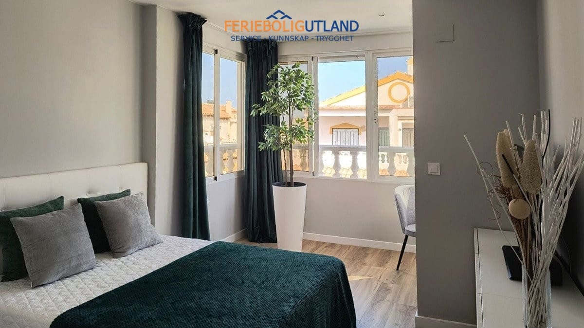 3 makuuhuone Omakotitalo myytävänä paikassa La Florida mukana uima-altaan - 268 800 € (Ref: 10081995)