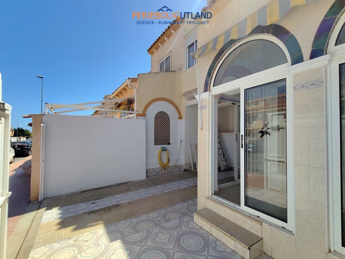 2 quarto Casa em Banda para venda em Playa Flamenca com piscina garagem - 229 900 € (Ref: 10081997)