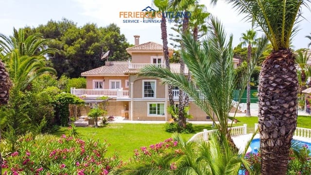 7 makuuhuone Huvila myytävänä paikassa Villamartin, Orihuela mukana uima-altaan 
autotalli - 1 080 000 € (Ref: 10081998)