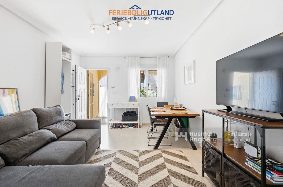2 soveværelse Byhus til salg i Ciudad Quesada med swimmingpool - € 229.000 (Ref: 10081999)