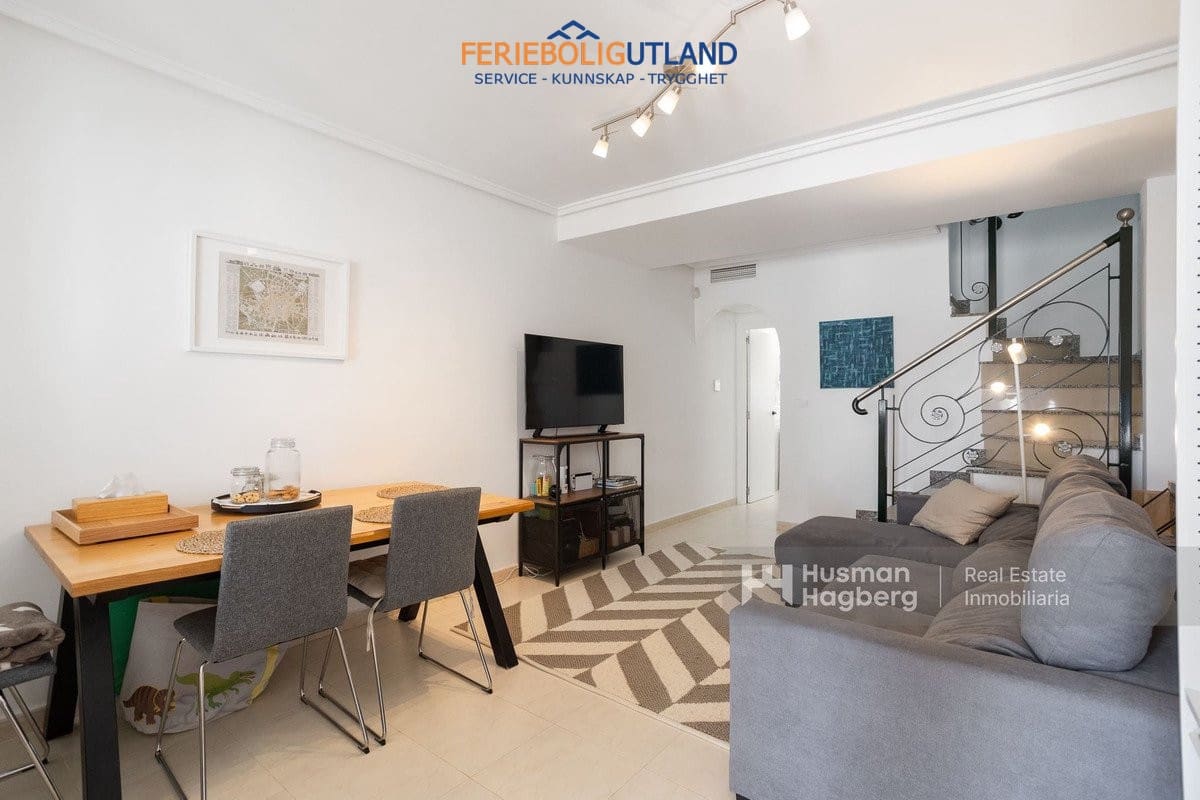 2 soveværelse Byhus til salg i Ciudad Quesada med swimmingpool - € 229.000 (Ref: 10081999)
