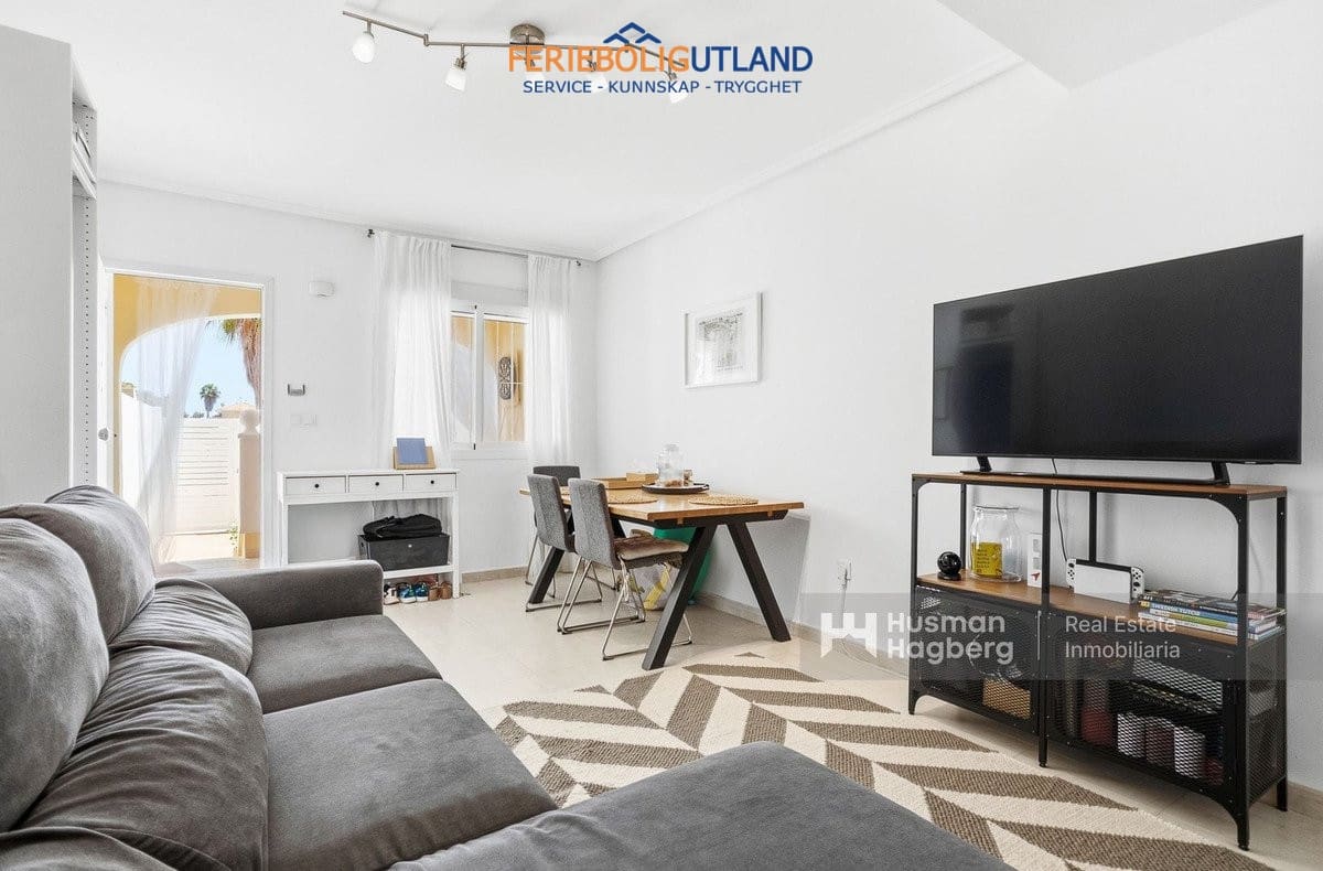 2 soveværelse Byhus til salg i Ciudad Quesada med swimmingpool - € 229.000 (Ref: 10081999)