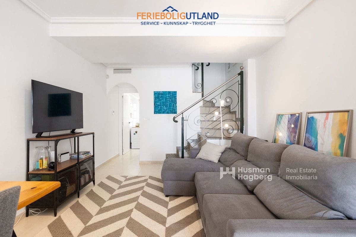 2 soveværelse Byhus til salg i Ciudad Quesada med swimmingpool - € 229.000 (Ref: 10081999)