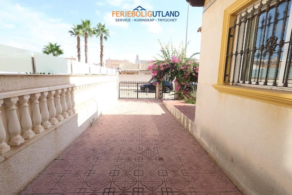 2 chambre Maison de Ville à vendre à Playa Flamenca avec piscine garage - 240 000 € (Ref: 10082001)