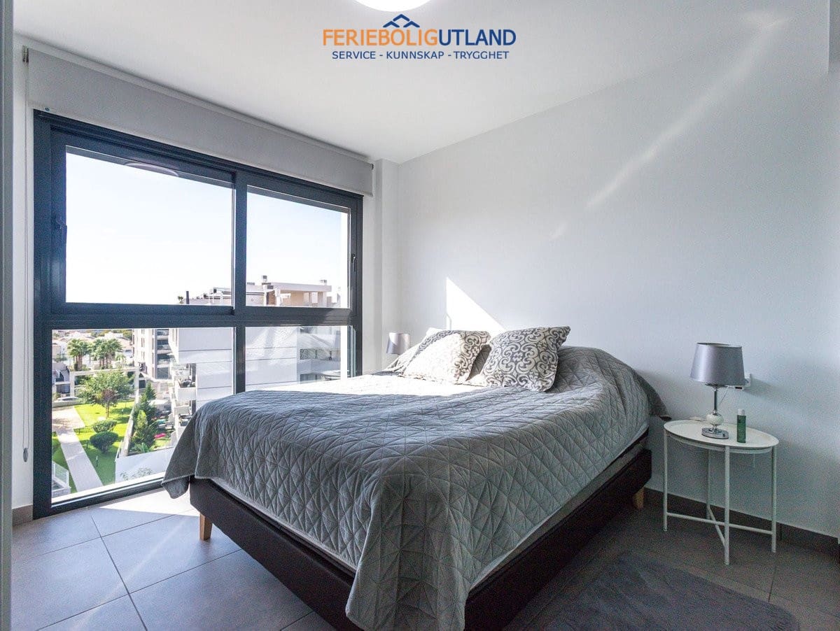 2 Zimmer Penthouse zu verkaufen in Villamartin mit Pool Garage - 298.000 € (Ref: 10082003)