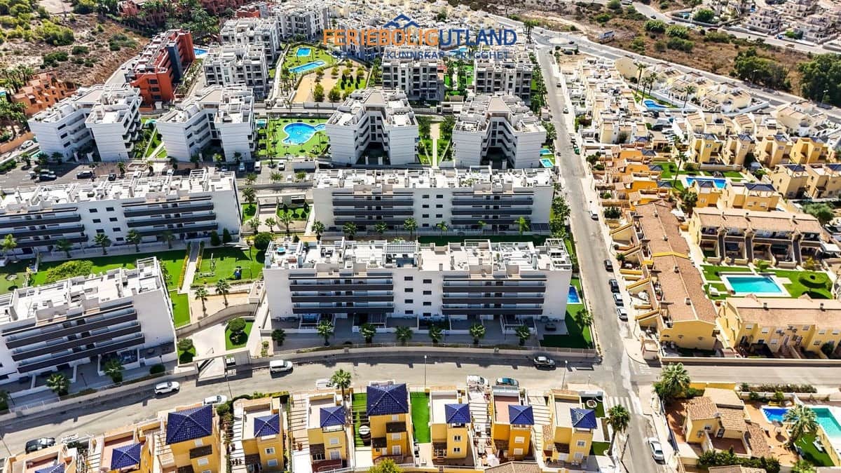 2 Zimmer Penthouse zu verkaufen in Villamartin mit Pool Garage - 298.000 € (Ref: 10082003)