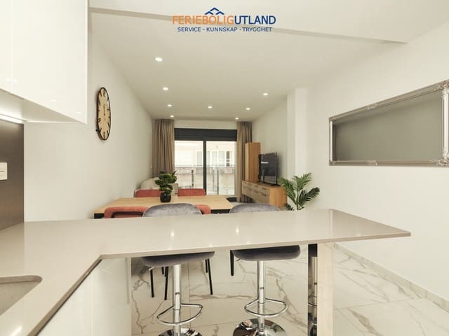 2 makuuhuone Huoneisto myytävänä paikassa Las Piscinas Naturales, Torrevieja mukana uima-altaan 
autotalli - 326 900 € (Ref: 10086561)