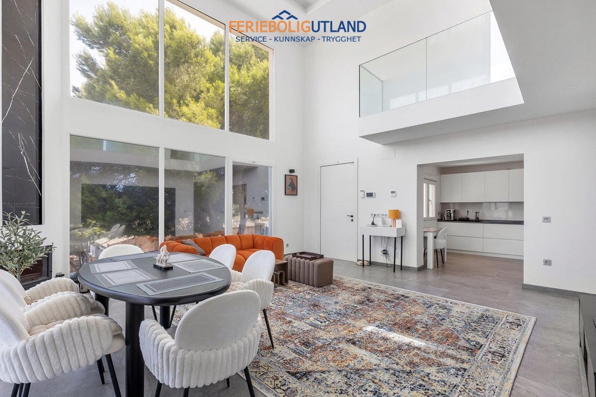 5 Zimmer Villa zu verkaufen in Los Balcones mit Pool Garage - 849.000 € (Ref: 10086562)