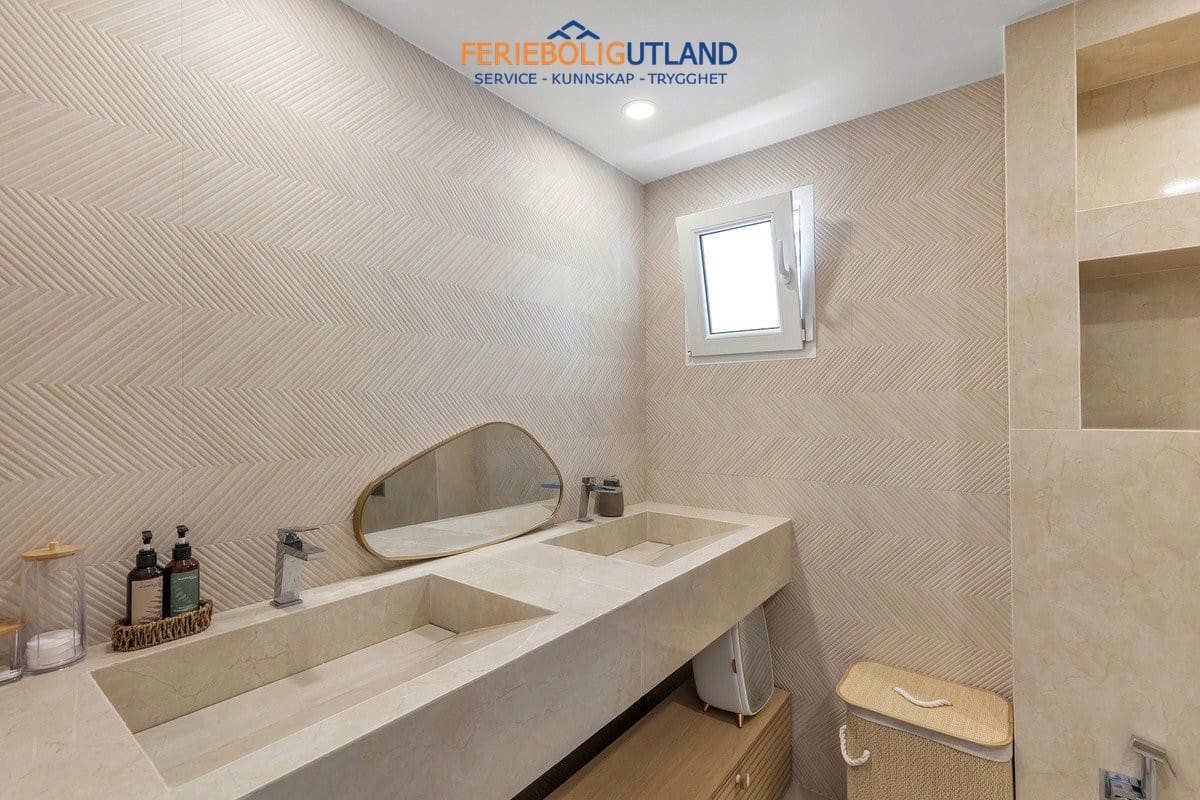 5 Zimmer Villa zu verkaufen in Los Balcones mit Pool Garage - 849.000 € (Ref: 10086562)