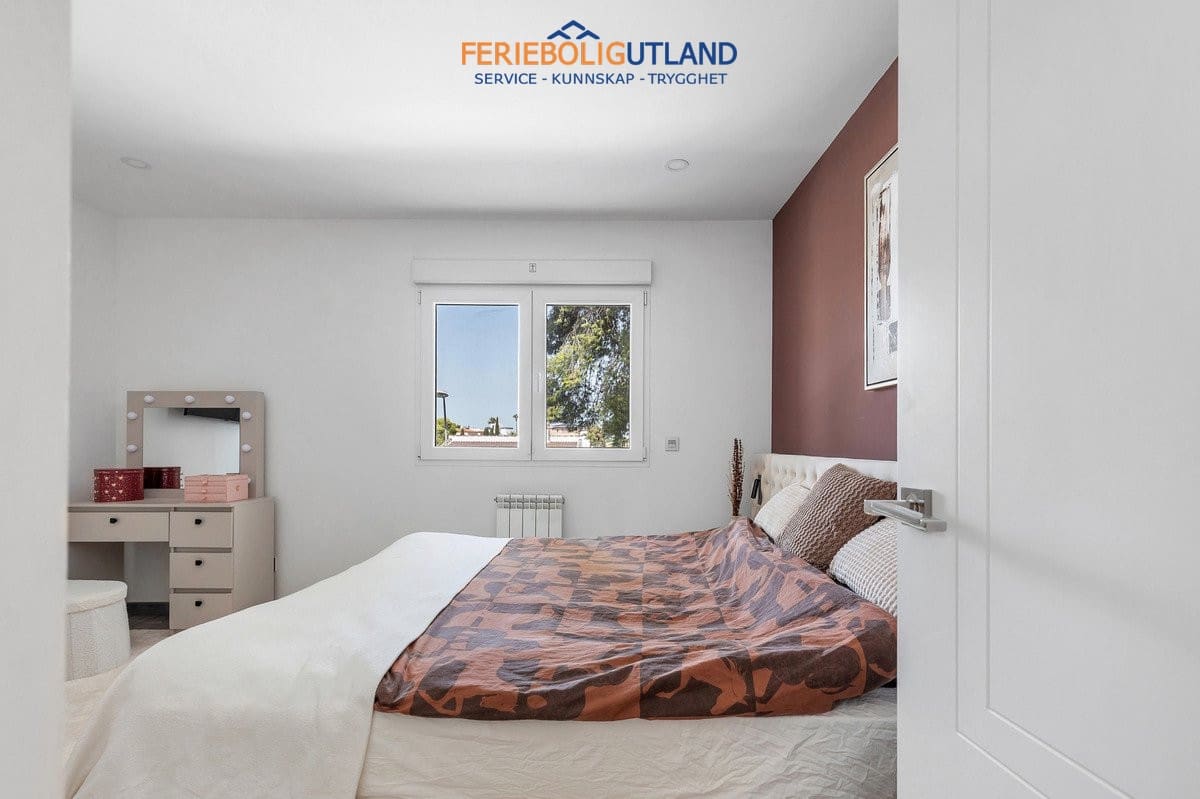 5 Zimmer Villa zu verkaufen in Los Balcones mit Pool Garage - 849.000 € (Ref: 10086562)