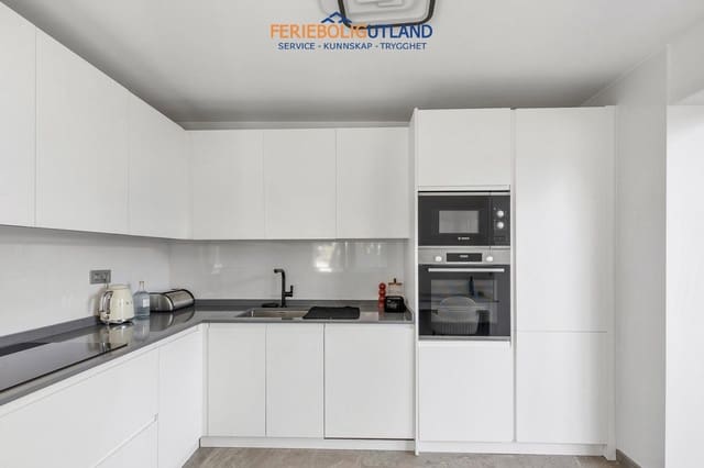 5 Zimmer Villa zu verkaufen in Los Balcones mit Pool Garage - 849.000 € (Ref: 10086562)