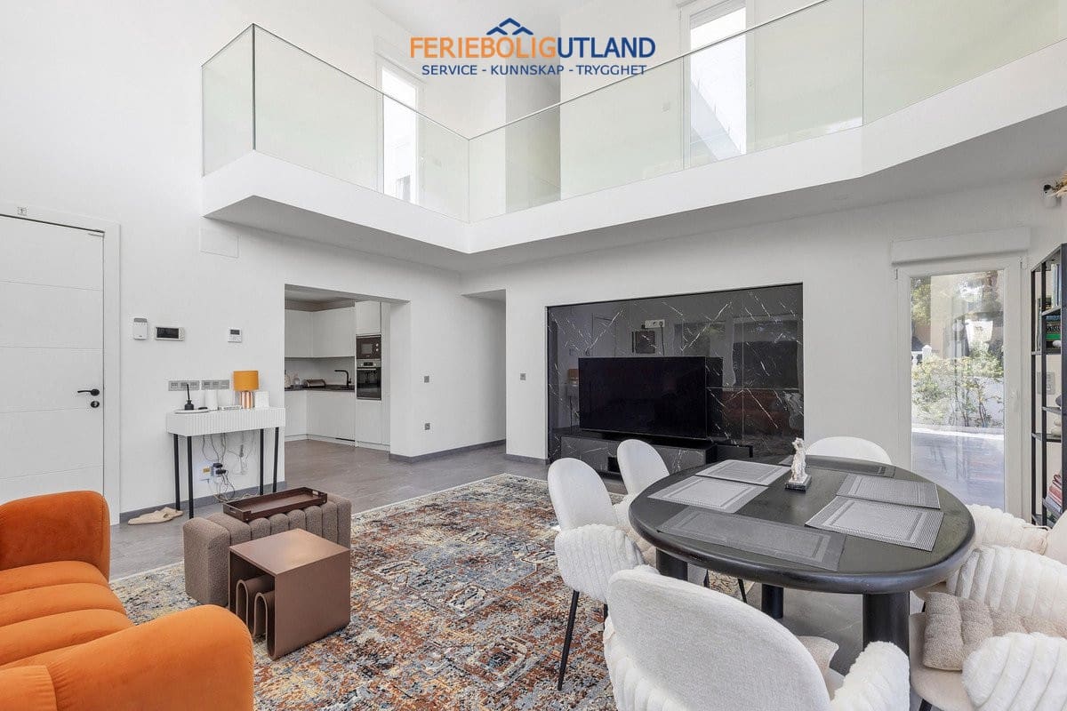 5 Zimmer Villa zu verkaufen in Los Balcones mit Pool Garage - 849.000 € (Ref: 10086562)