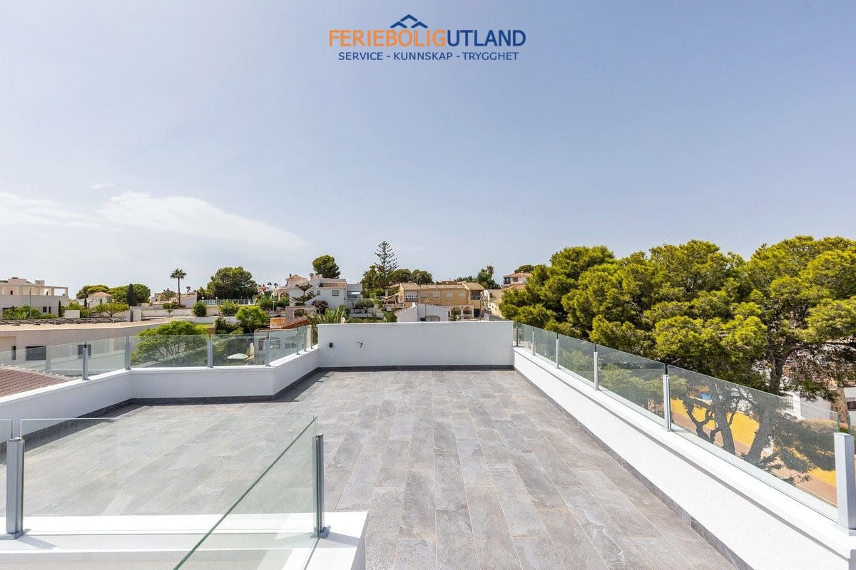 5 Zimmer Villa zu verkaufen in Los Balcones mit Pool Garage - 849.000 € (Ref: 10086562)