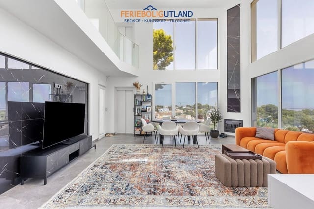 5 Zimmer Villa zu verkaufen in Los Balcones mit Pool Garage - 849.000 € (Ref: 10086562)