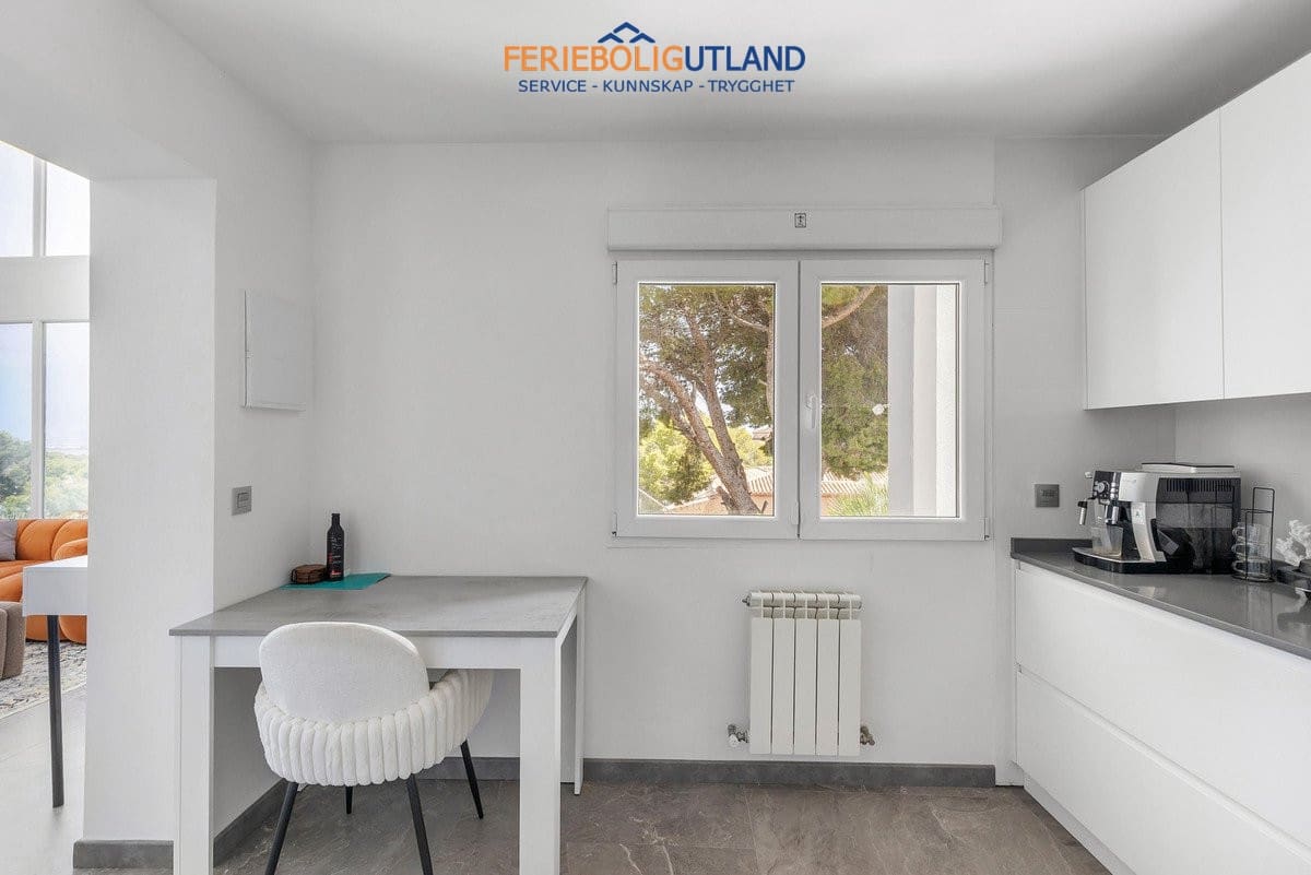5 Zimmer Villa zu verkaufen in Los Balcones mit Pool Garage - 849.000 € (Ref: 10086562)