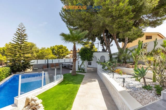 5 Zimmer Villa zu verkaufen in Los Balcones mit Pool Garage - 849.000 € (Ref: 10086562)