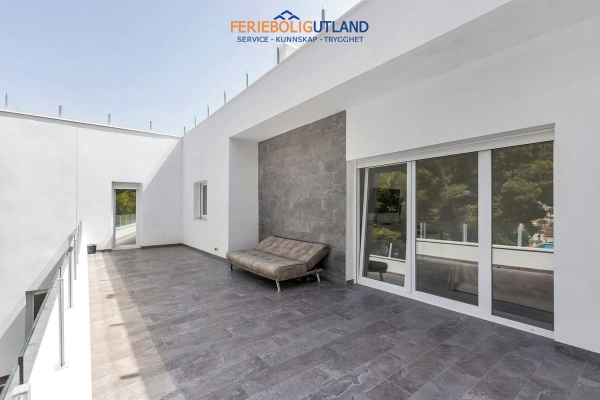 5 Zimmer Villa zu verkaufen in Los Balcones mit Pool Garage - 849.000 € (Ref: 10086562)