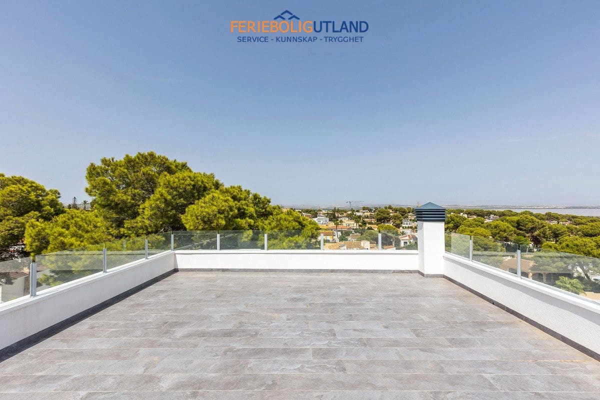 5 Zimmer Villa zu verkaufen in Los Balcones mit Pool Garage - 849.000 € (Ref: 10086562)