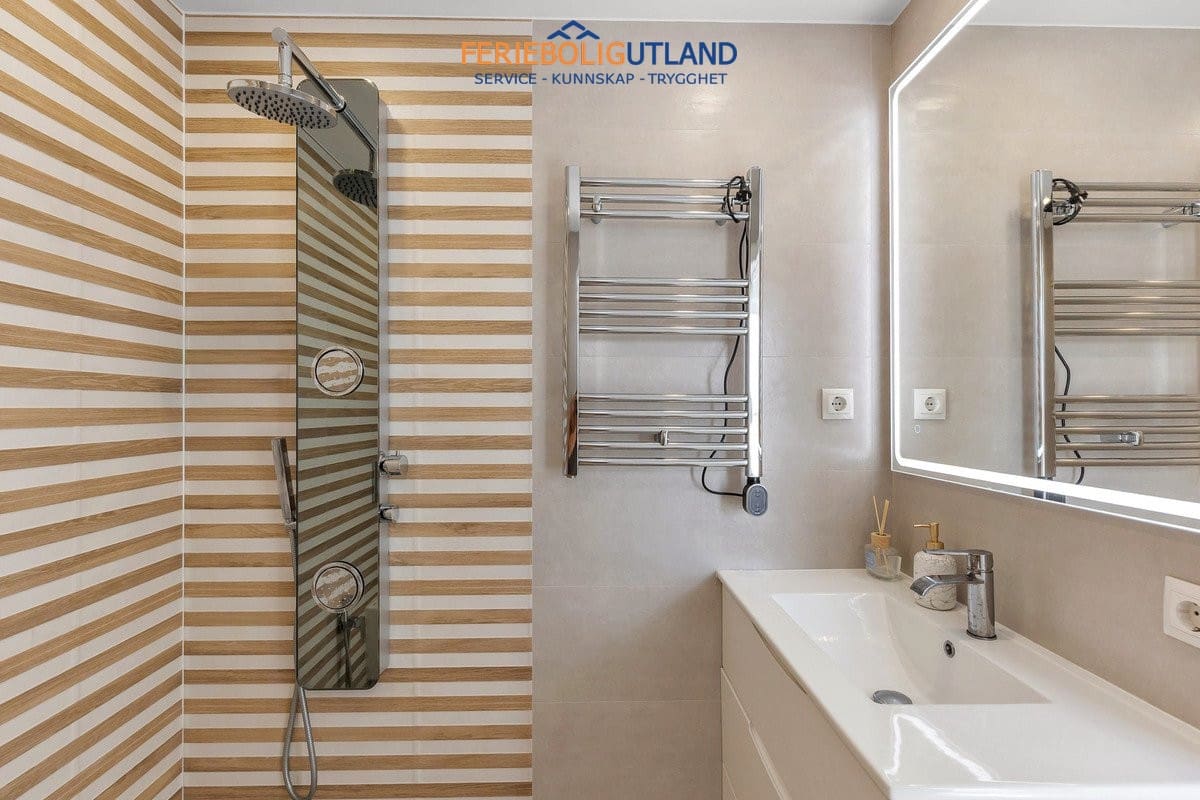 5 Zimmer Villa zu verkaufen in Los Balcones mit Pool Garage - 849.000 € (Ref: 10086562)