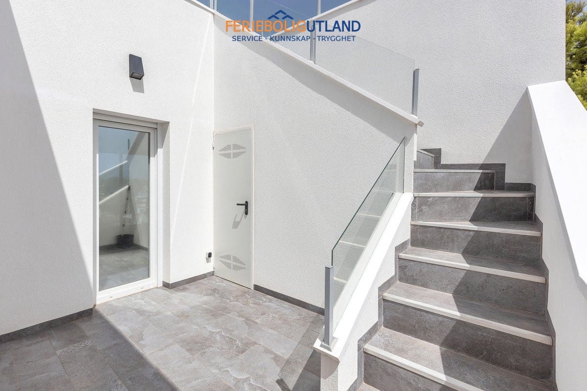 5 Zimmer Villa zu verkaufen in Los Balcones mit Pool Garage - 849.000 € (Ref: 10086562)