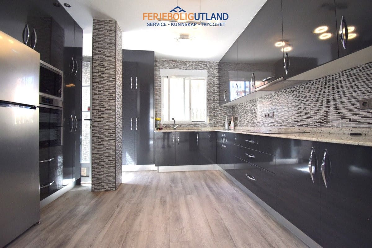 3 Zimmer Villa zu verkaufen in Playa Flamenca mit Pool Garage - 429.000 € (Ref: 10086739)