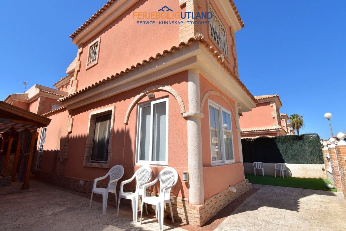 3 Zimmer Villa zu verkaufen in Playa Flamenca mit Pool Garage - 429.000 € (Ref: 10086739)