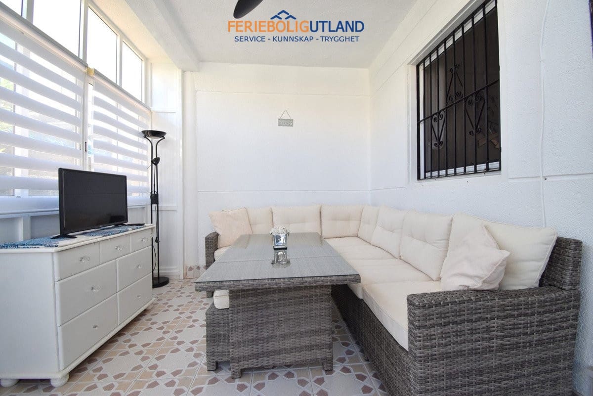 2 Zimmer Apartment zu verkaufen in Playa Flamenca mit Pool Garage - 180.000 € (Ref: 10086740)