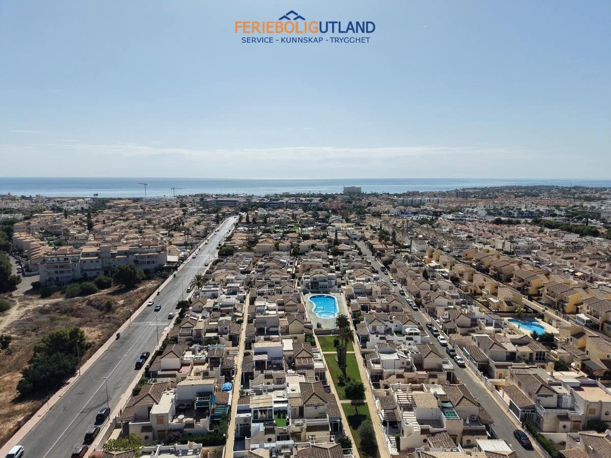 2 Zimmer Apartment zu verkaufen in Playa Flamenca mit Pool Garage - 180.000 € (Ref: 10086740)